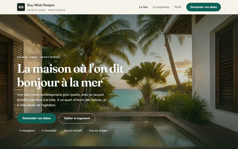 Page d'accueil du site Kay Misié Bonjou : une villa créole face à la mer, avec le bouton Demander vos dates
