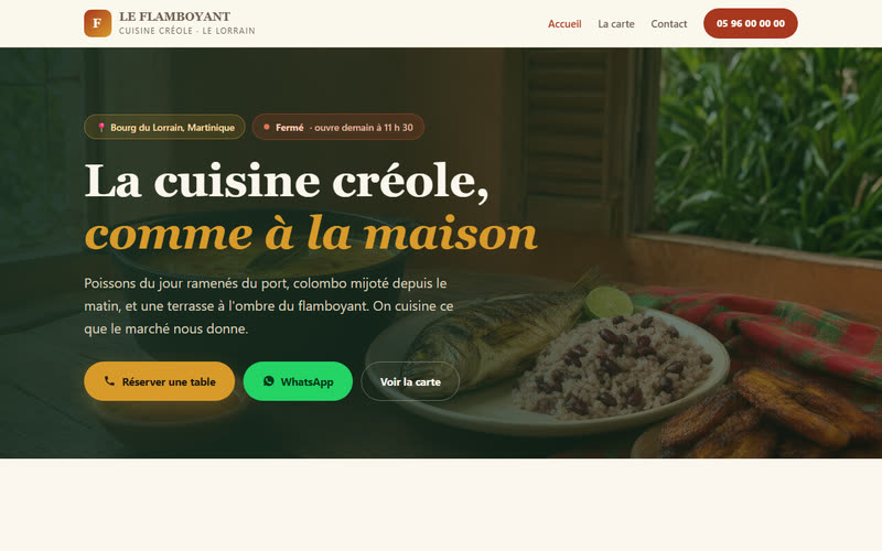 Page d'accueil du site Le Flamboyant : cuisine créole, avec les boutons Réserver une table et WhatsApp